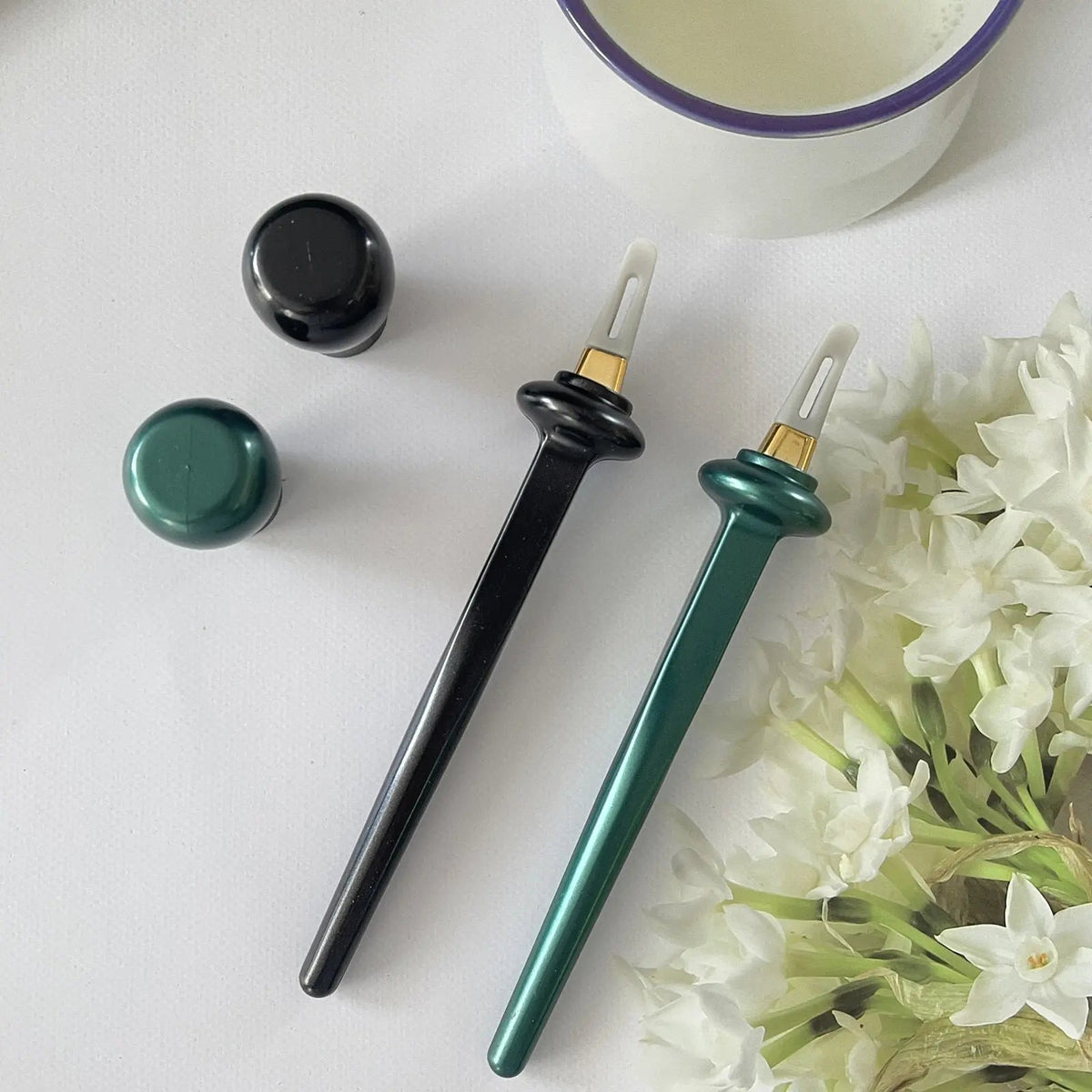 Waterproof Gel Eyeliner Set – Ergonomic Applicator & Smudge-Free Liner