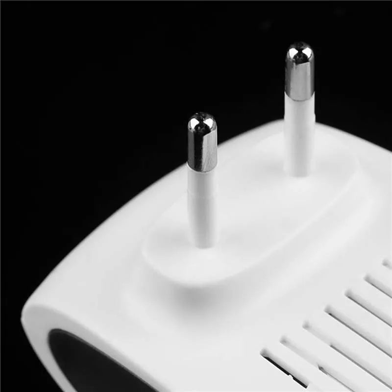 Ultrasonic Squirrel Repeller – Solar Pest Control Device for Gardens & Yards